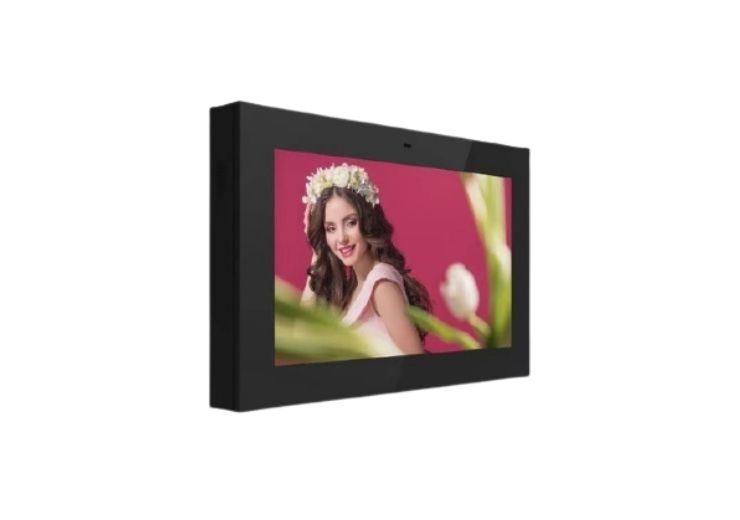 Wall-mounted Outdoor LCD display